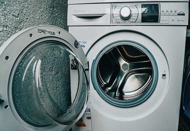 Pulido brillante martes Cómo limpiar la lavadora por dentro y por fuera? | Dr. Beckmann Latam