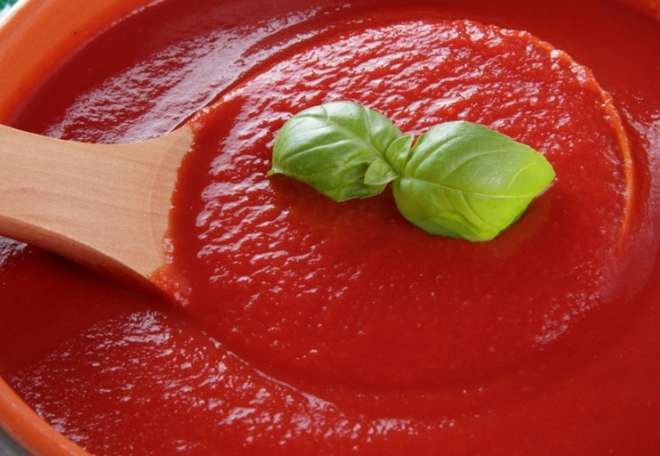 como quitar las manchas de salsa de tomate
