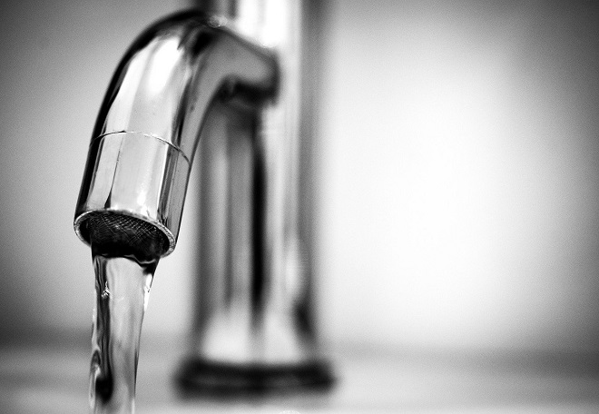 ¿Cómo afecta la dureza del agua a tu lavavajillas?