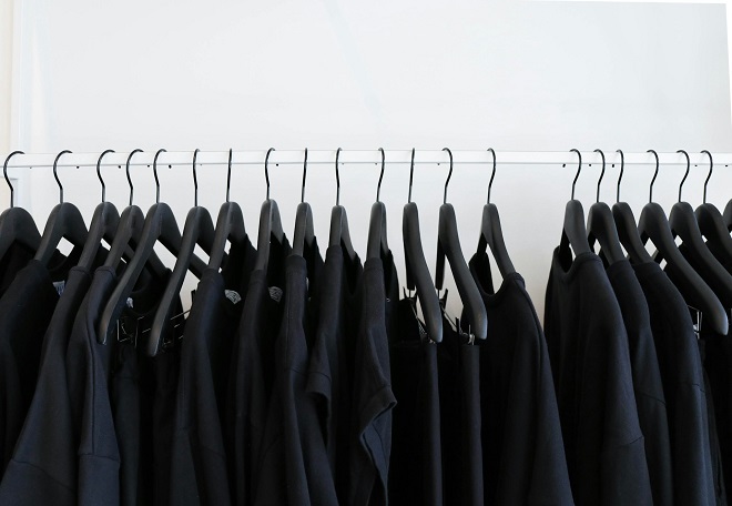 ropa negra como recuperar el color de la ropa